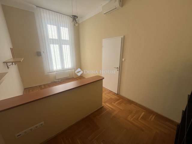 Kiadó téglalakás, albérlet, V. kerületben, Arany János utcában