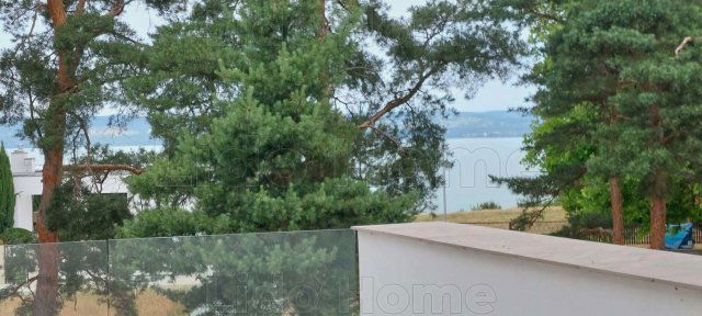 Eladó családi ház, Balatonszárszón 174 M Ft, 14 szobás
