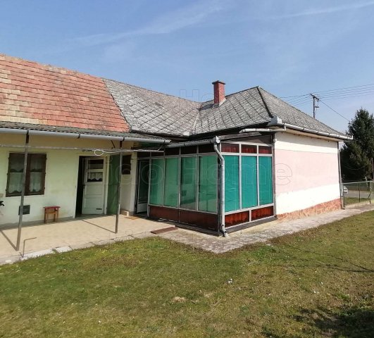 Eladó családi ház, Szőlősgyörökön 27.9 M Ft, 2 szobás