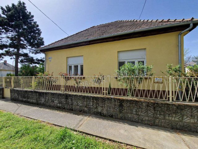 Eladó családi ház, Ráckevén 71.9 M Ft, 4 szobás