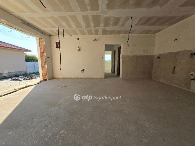 Eladó családi ház, Pápán 88 M Ft, 4+2 szobás