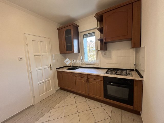 Kiadó téglalakás, albérlet, Baján 160 E Ft / hó, 3 szobás