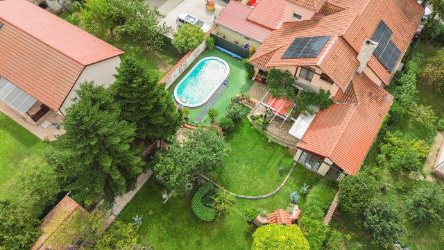 Eladó családi ház, Budakalászon 199 M Ft, 6 szobás