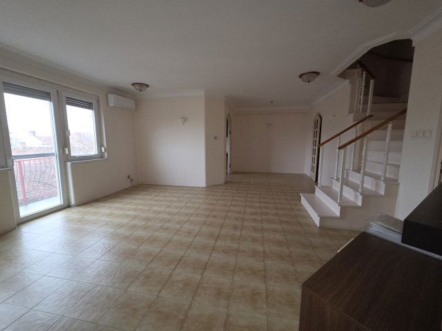 Kiadó téglalakás, albérlet, Szegeden, Béke utcában, 4 szobás