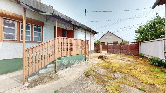 Eladó családi ház, Nyírbátorban 35.2 M Ft, 2+1 szobás