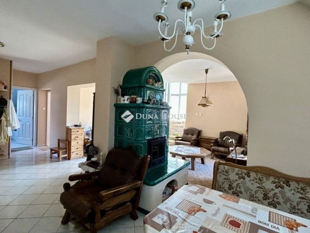 Eladó téglalakás, Zalaegerszegen 55 M Ft, 5+1 szobás