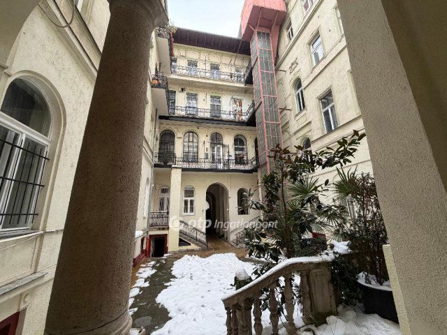 Eladó téglalakás, Budapesten, V. kerületben 78 M Ft, 1+1 szobás