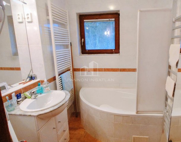 Kiadó családi ház, albérlet, Veszprémben 260 E Ft / hó