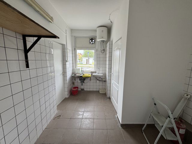 Kiadó üzlethelyiség, Győrött 180 E Ft / hó