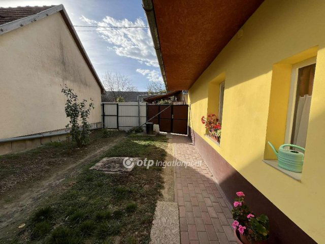 Eladó családi ház, Tolnán 24.5 M Ft, 1 szobás