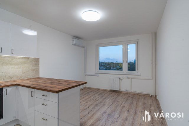 Eladó panellakás, Szegeden 52.9 M Ft, 2 szobás