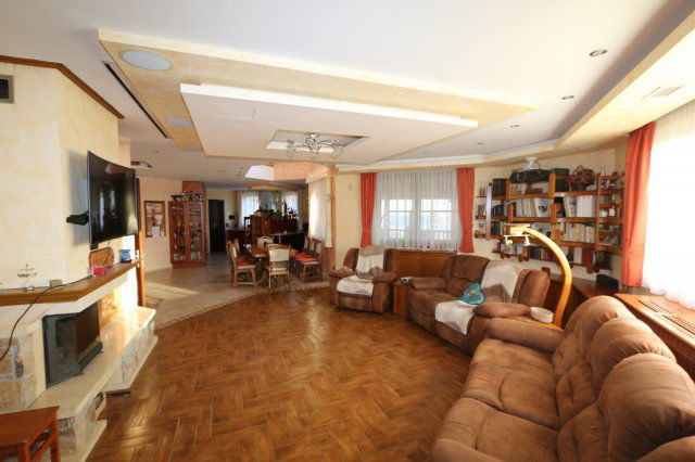 Eladó családi ház, Kistarcsán 329 M Ft, 6 szobás