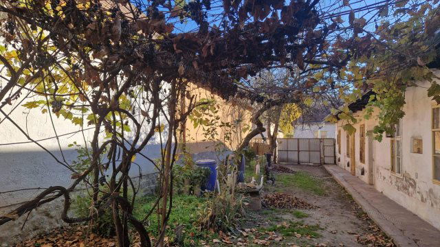 Eladó családi ház, Kesztölcön 37 M Ft, 4 szobás