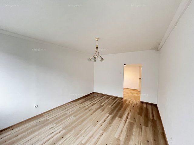 Eladó panellakás, Kaposváron 35.4 M Ft, 2+1 szobás