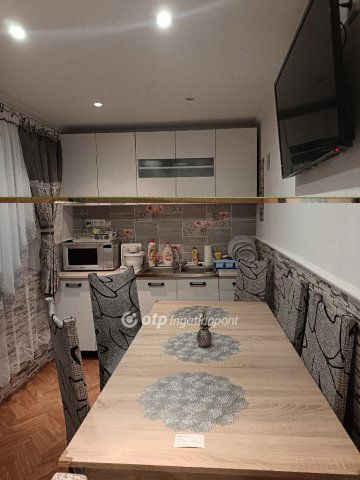 Eladó családi ház, Nádudvaron 9.8 M Ft, 1+1 szobás