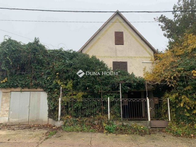 Eladó nyaraló, Adonyban 31.5 M Ft, 3 szobás