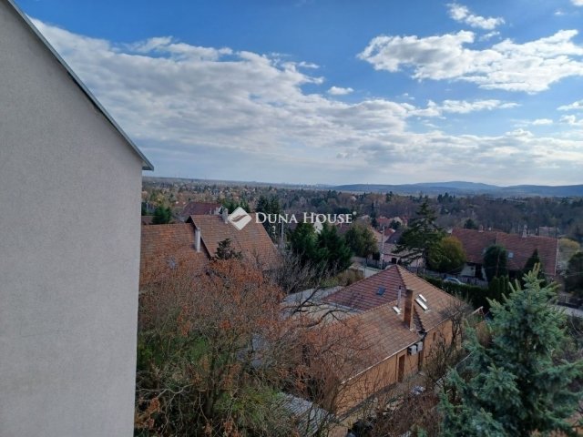 Eladó téglalakás, Szentendrén 93 M Ft, 5 szobás