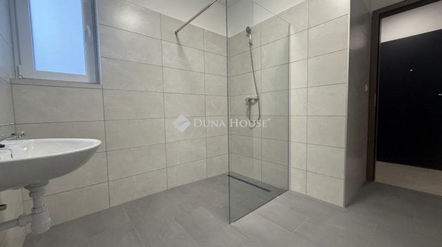 Eladó téglalakás, Szombathelyen 72.5 M Ft, 1+2 szobás