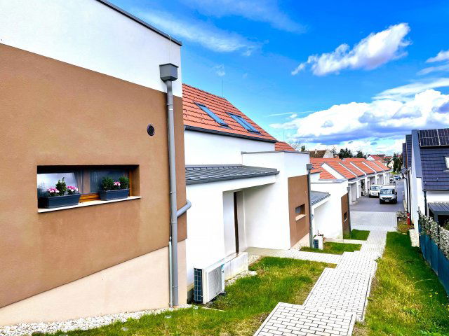 Eladó sorház, Sopronban 131.7 M Ft, 5 szobás