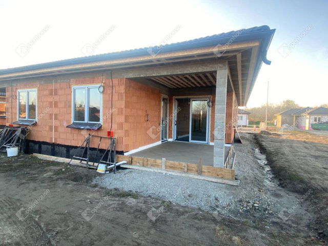 Eladó ikerház, Héderváron 74.9 M Ft, 4 szobás