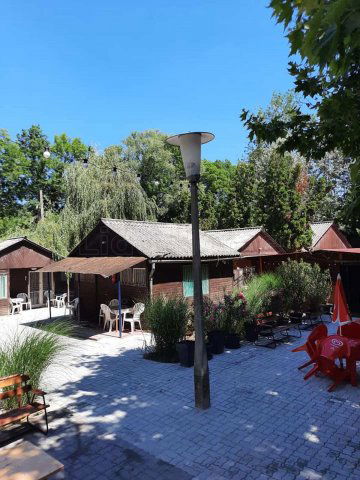 Eladó hotel, Balatonszárszón 315 M Ft, 15 szobás