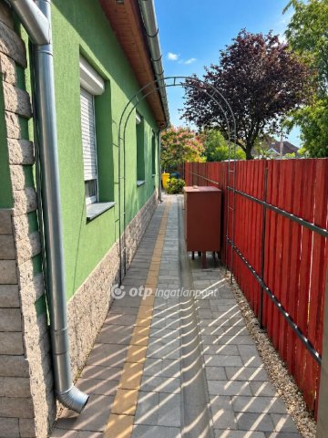 Eladó családi ház, Dunaharasztin 100 M Ft, 4+1 szobás