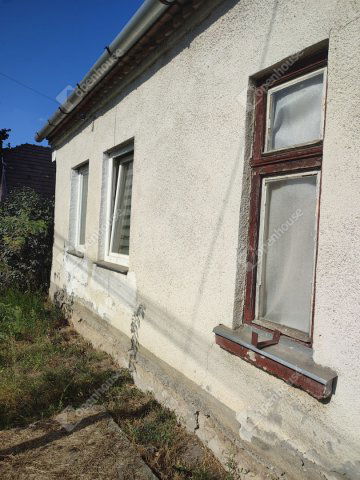 Eladó családi ház, Ácson 17 M Ft, 4 szobás