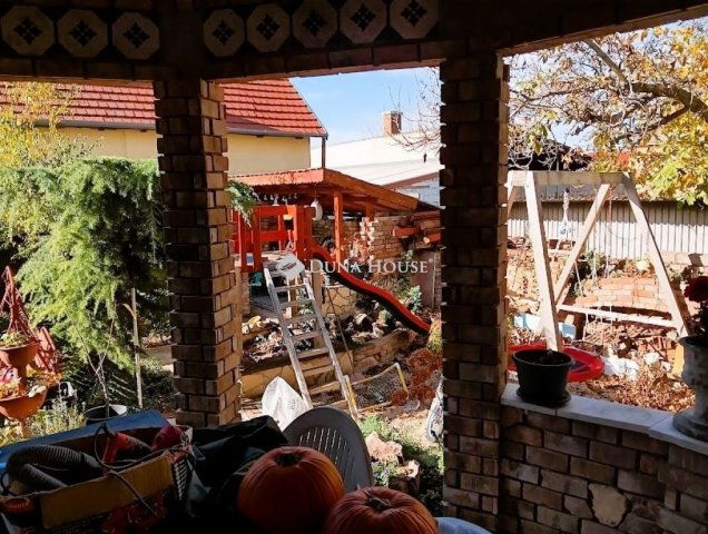 Eladó családi ház, Esztergomban 109 M Ft, 5+1 szobás