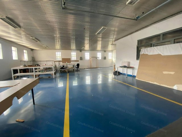 Kiadó ipari ingatlan, Szolnokon 1500 E Ft / hó, 15 szobás
