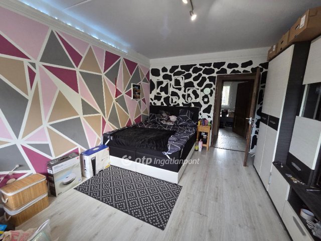 Eladó panellakás, Miskolcon 34.5 M Ft, 3 szobás