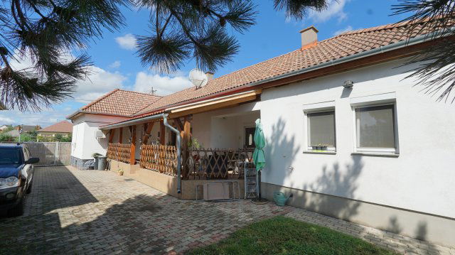 Eladó családi ház, Zalaegerszegen 89.9 M Ft, 5 szobás