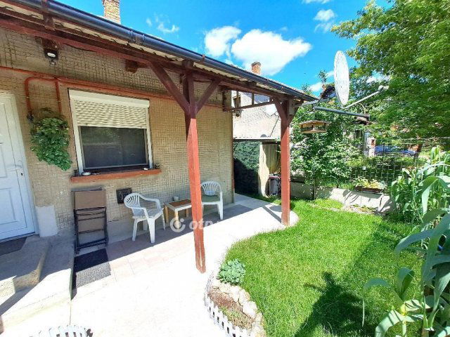 Eladó téglalakás, Cegléden 27.5 M Ft, 2 szobás