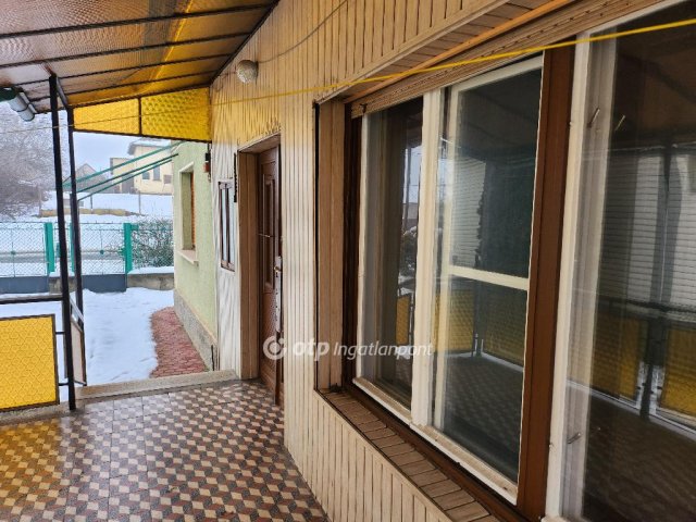 Eladó családi ház, Vecsésen 74.9 M Ft, 2 szobás