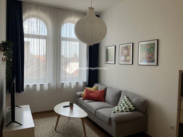 Kiadó téglalakás, albérlet, Pécsett 230 E Ft / hó, 1 szobás