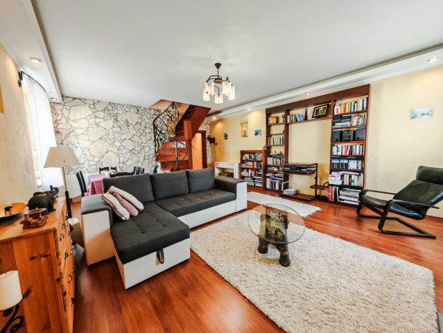 Kiadó téglalakás, albérlet, Tatán 280 E Ft / hó, 4 szobás