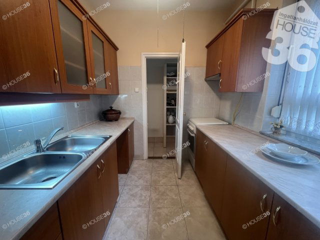 Eladó családi ház, Kecskeméten 124.9 M Ft, 7 szobás