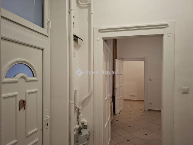 Eladó téglalakás, Budapesten, VIII. kerületben 55.9 M Ft