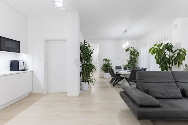 Eladó téglalakás, Budapesten, XIX. kerületben 152 M Ft, 3 szobás