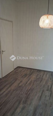 Eladó családi ház, Székesfehérvárott 49.999 M Ft, 2 szobás