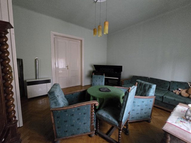 Eladó családi ház, Pécsett 126.9 M Ft, 6 szobás