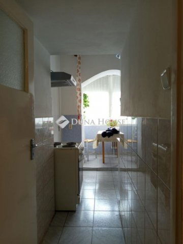 Eladó téglalakás, Komlón 18.9 M Ft, 1 szobás