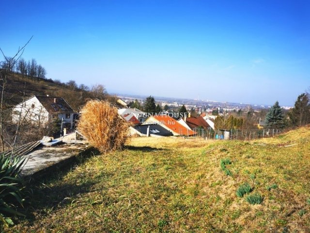 Eladó családi ház, Esztergomban 45 M Ft, 4 szobás