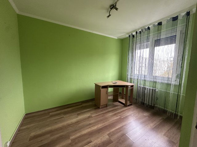 Eladó panellakás, Szegeden 65 M Ft, 3 szobás