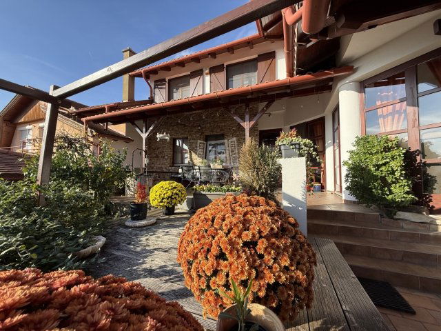 Eladó sorház, Székesfehérvárott 195 M Ft, 5 szobás