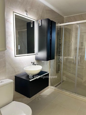 Eladó téglalakás, Komlón 35.4 M Ft, 2 szobás