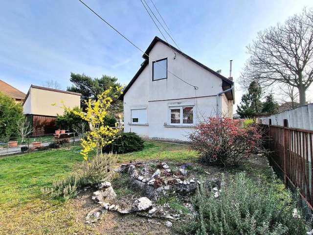 Eladó családi ház, Dunakeszin 93.5 M Ft, 2 szobás