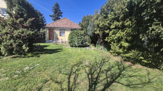 Eladó családi ház, Százhalombattán 59.9 M Ft, 2 szobás