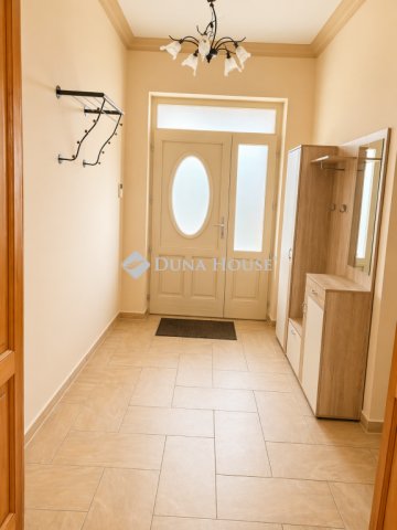 Eladó családi ház, Győrött 299 M Ft, 5 szobás