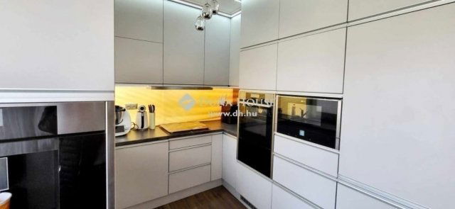 Eladó téglalakás, Budapesten, XV. kerületben 145 M Ft, 4 szobás