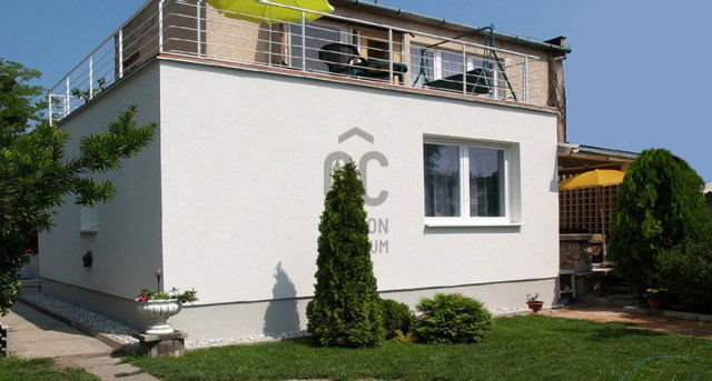 Eladó családi ház, Pápán 86.9 M Ft, 4 szobás